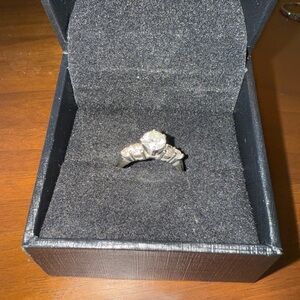 Elegant gold wedding ring set